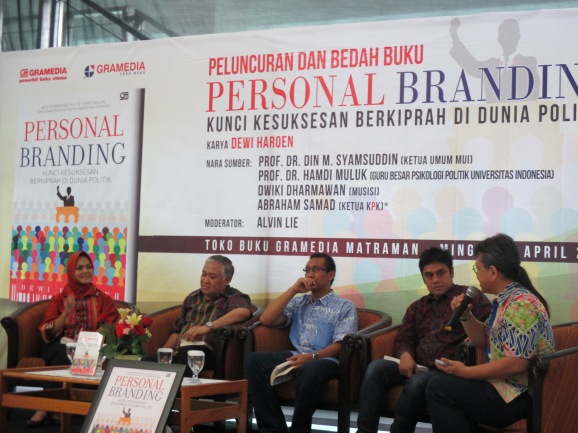 Diskusi Membedah Buku Personal Branding Karya Dewi Haroen